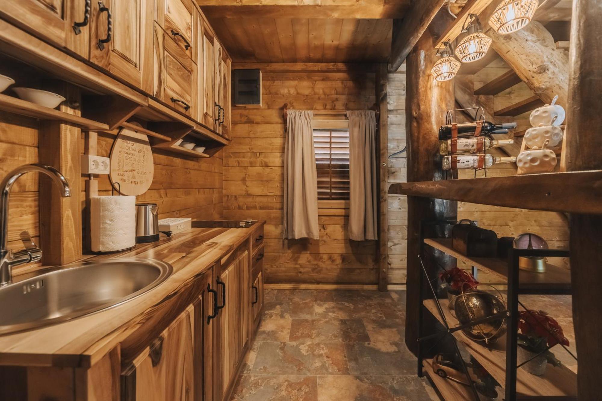Ethno Lodge Ab Вирпазар Екстериор снимка