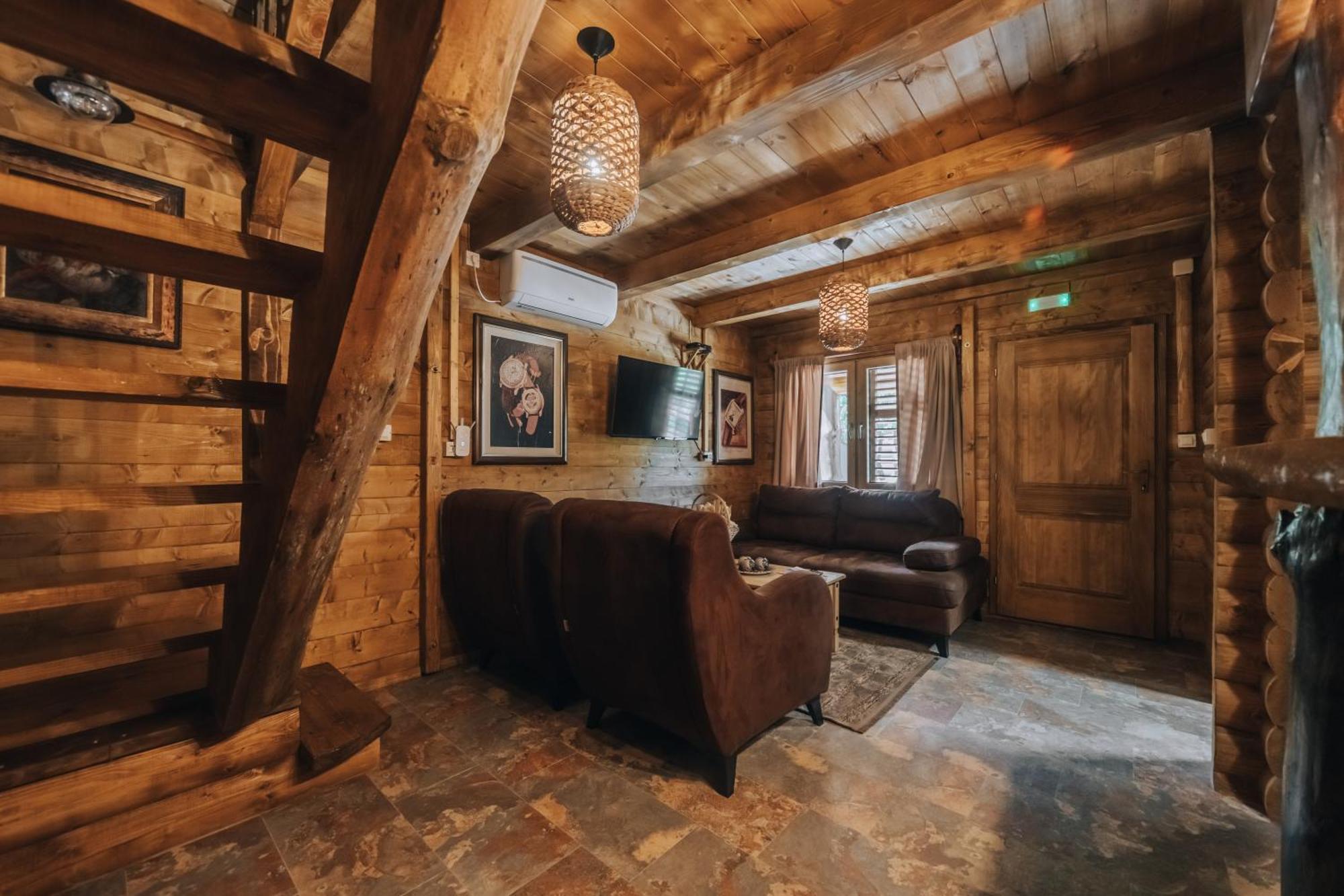 Ethno Lodge Ab Вирпазар Екстериор снимка