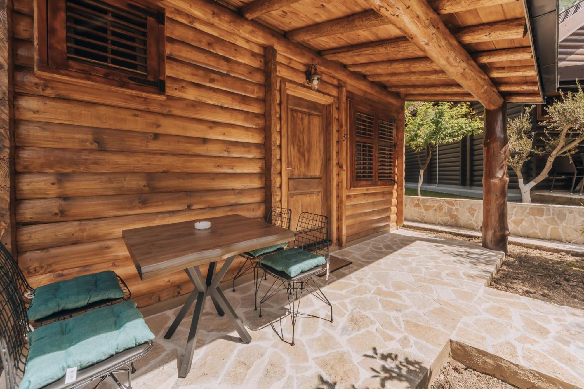 Ethno Lodge Ab Вирпазар Екстериор снимка