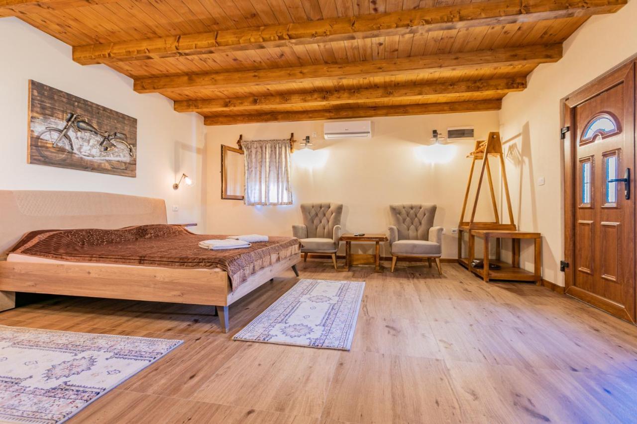 Ethno Lodge Ab Вирпазар Екстериор снимка