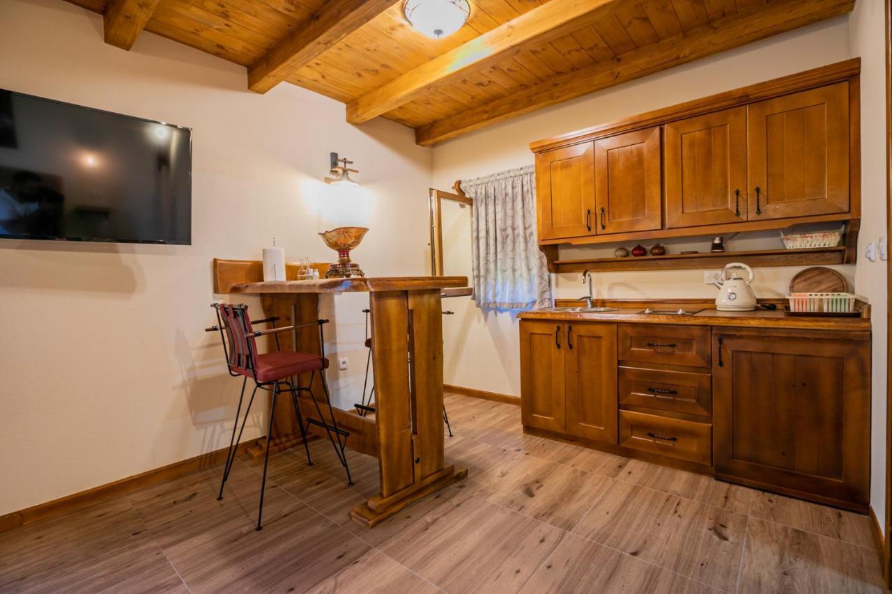 Ethno Lodge Ab Вирпазар Екстериор снимка